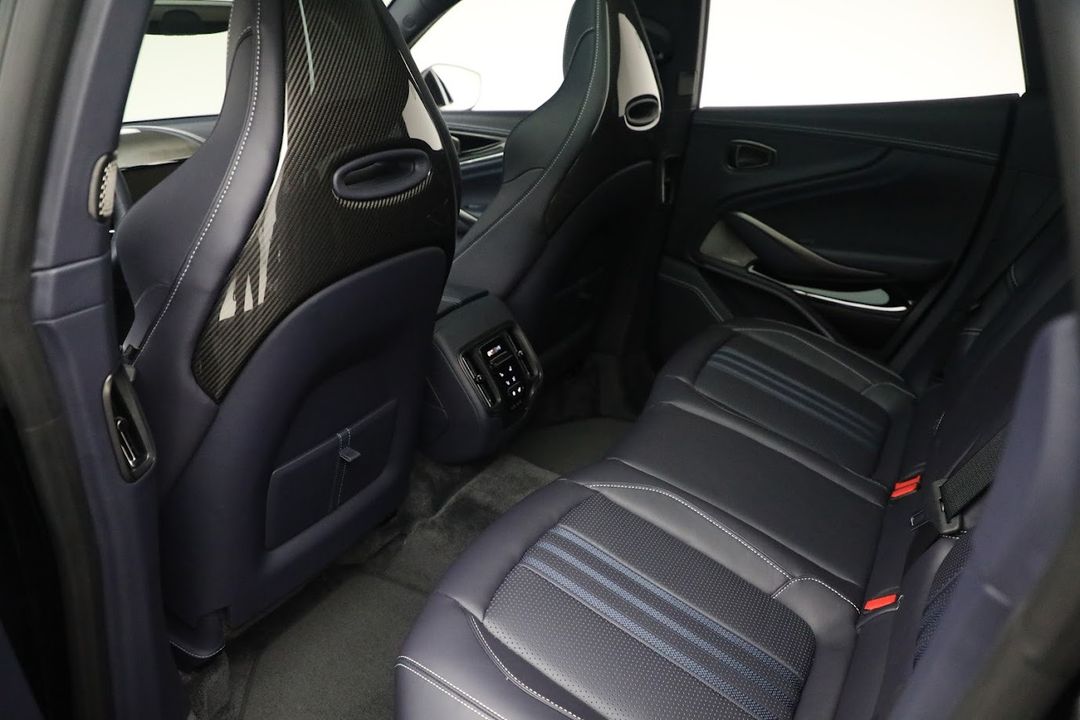 2025 Aston Martin DBX
