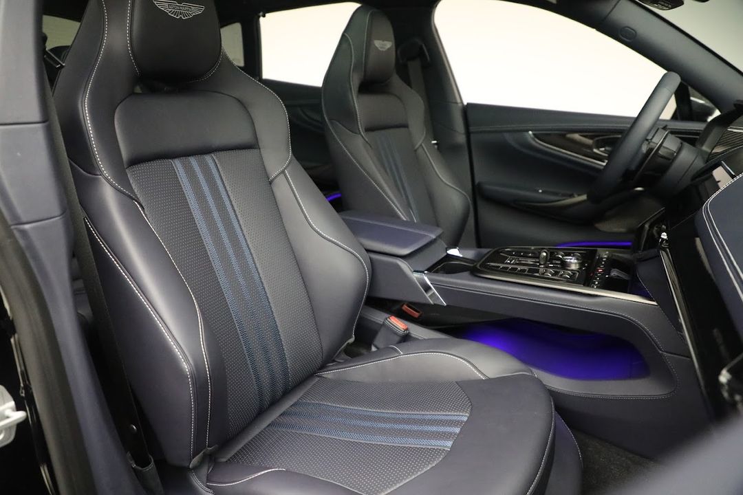 2025 Aston Martin DBX