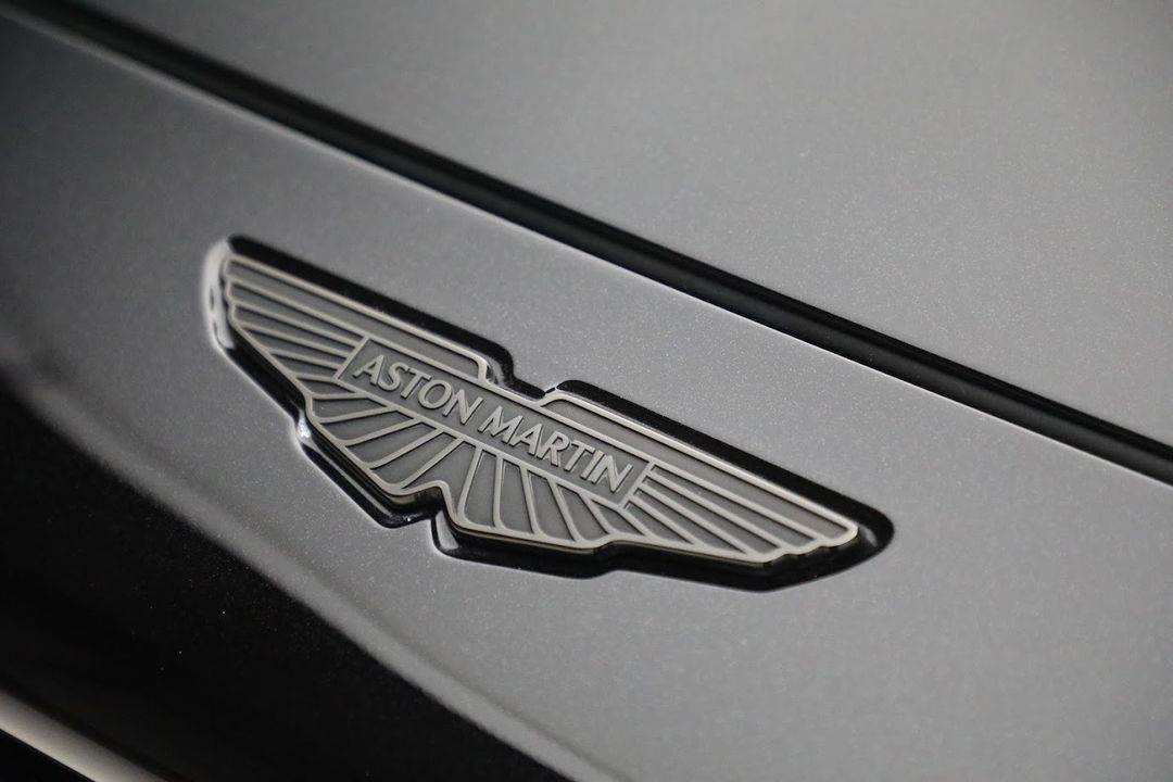 2025 Aston Martin DBX