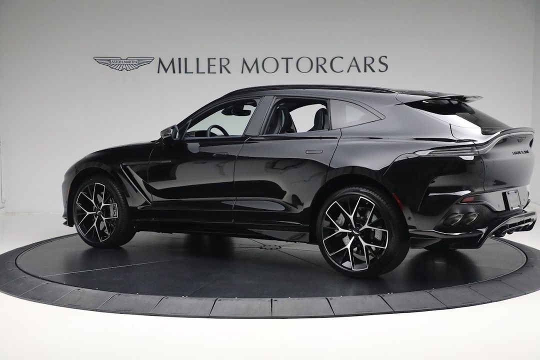 2025 Aston Martin DBX
