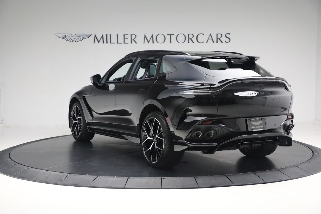 2025 Aston Martin DBX