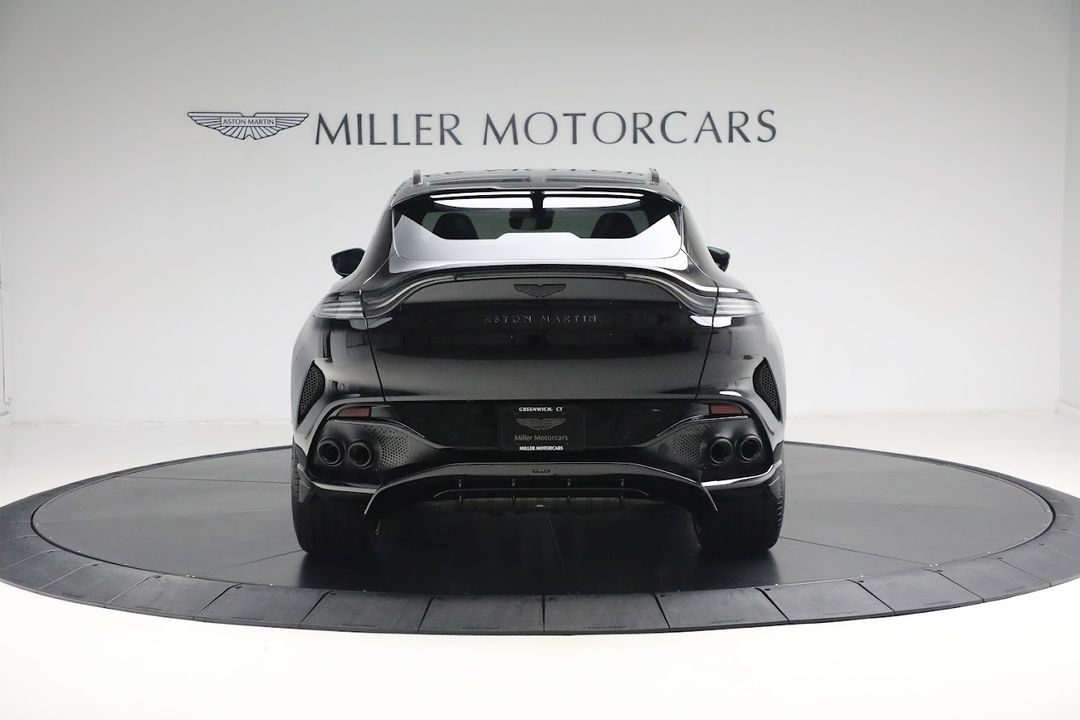 2025 Aston Martin DBX