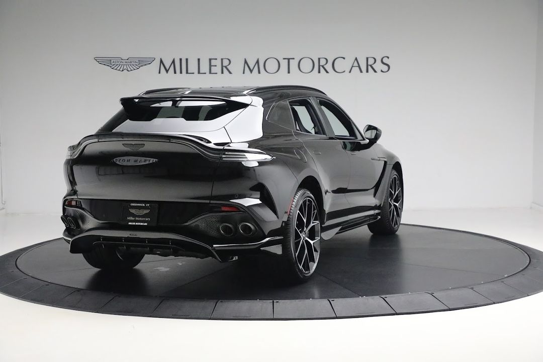2025 Aston Martin DBX