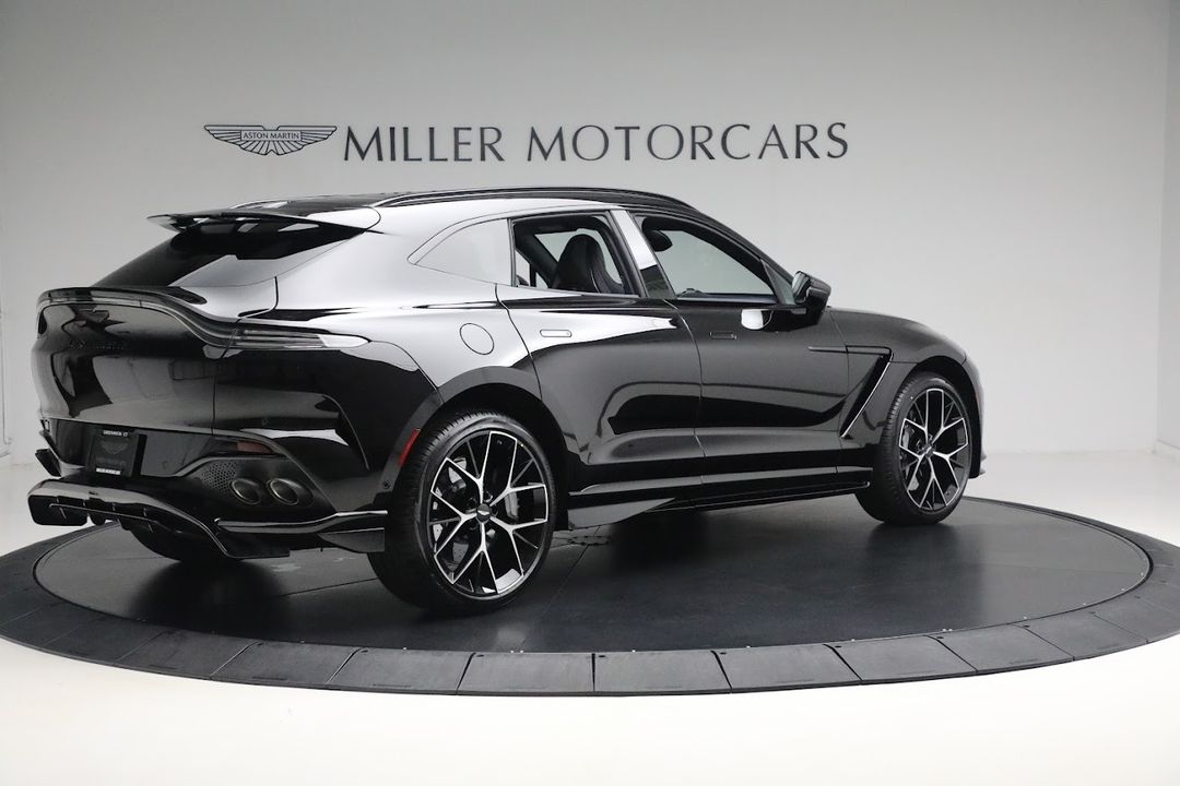 2025 Aston Martin DBX