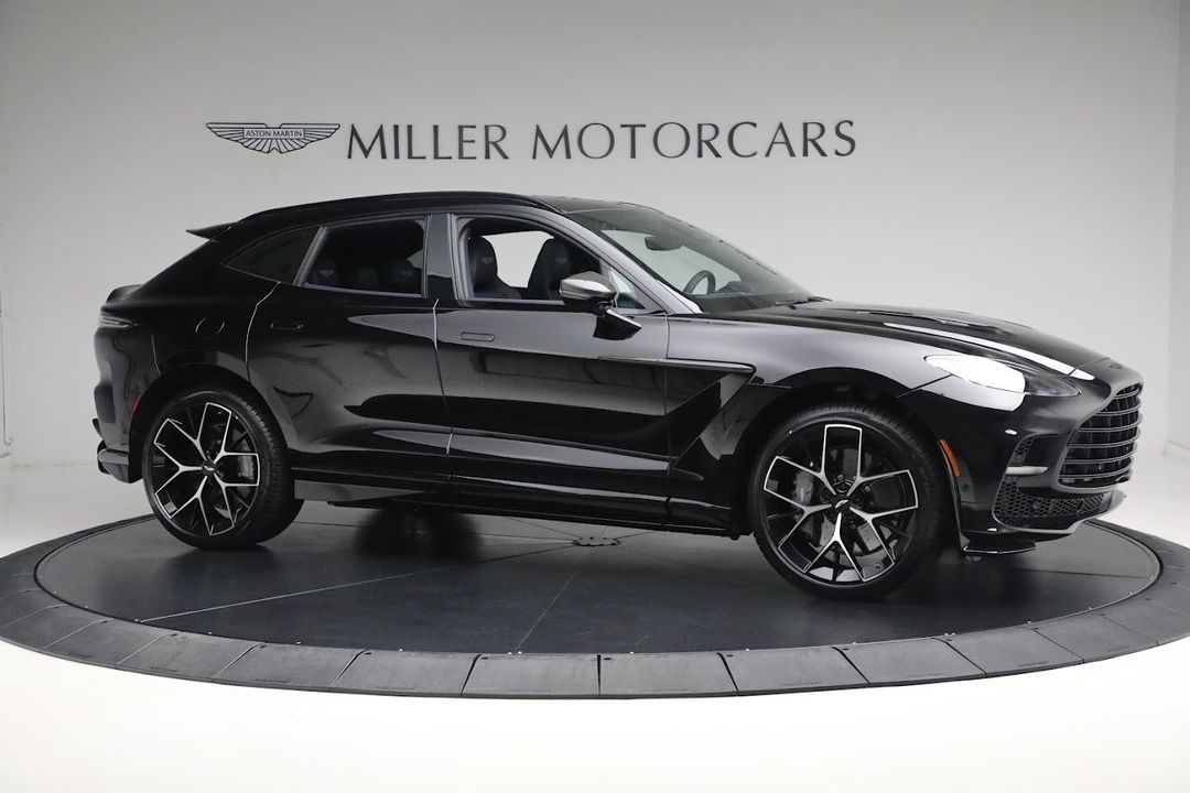2025 Aston Martin DBX