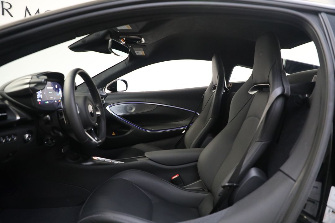 2025 McLaren Artura
