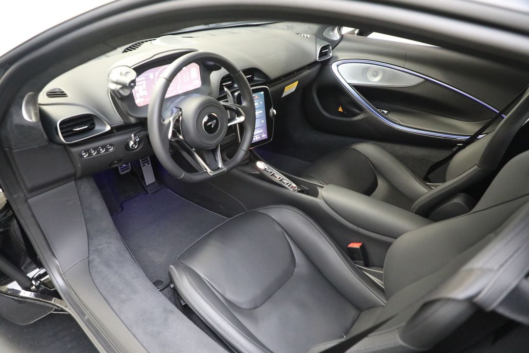2025 McLaren Artura
