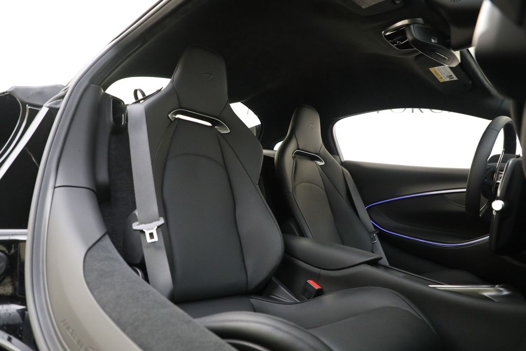 2025 McLaren Artura