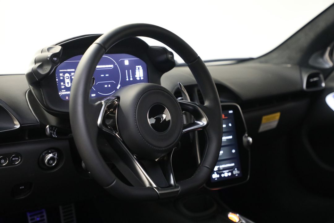 2025 McLaren Artura