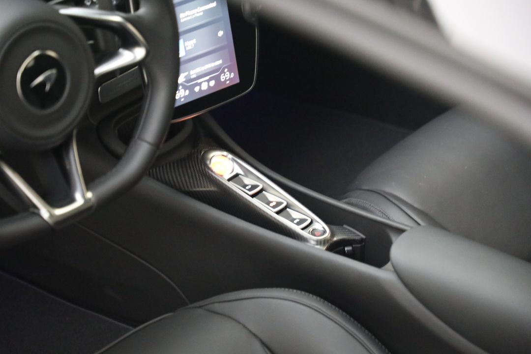 2025 McLaren Artura
