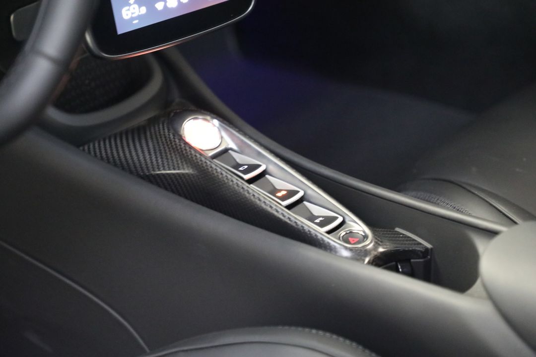 2025 McLaren Artura