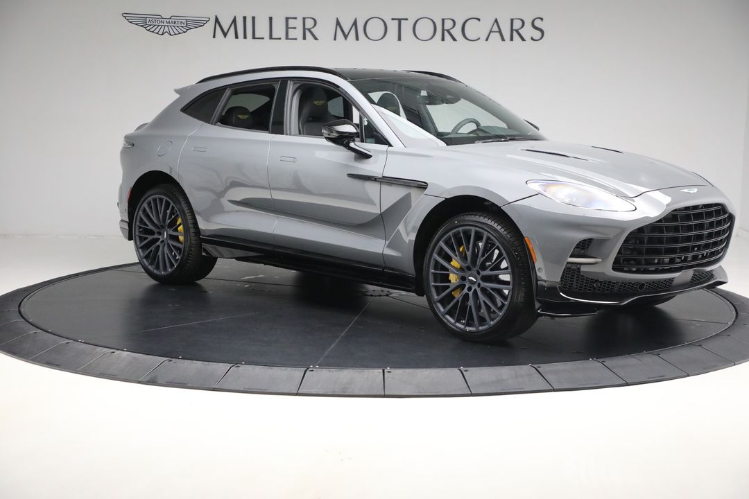 2025 Aston Martin DBX
