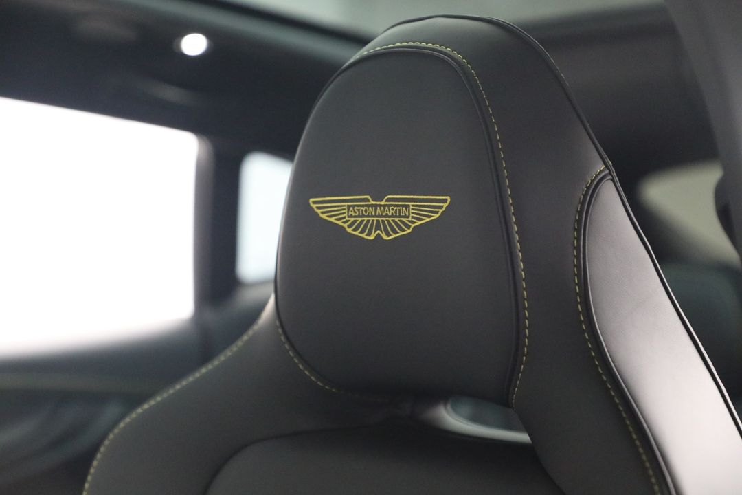 2025 Aston Martin DBX