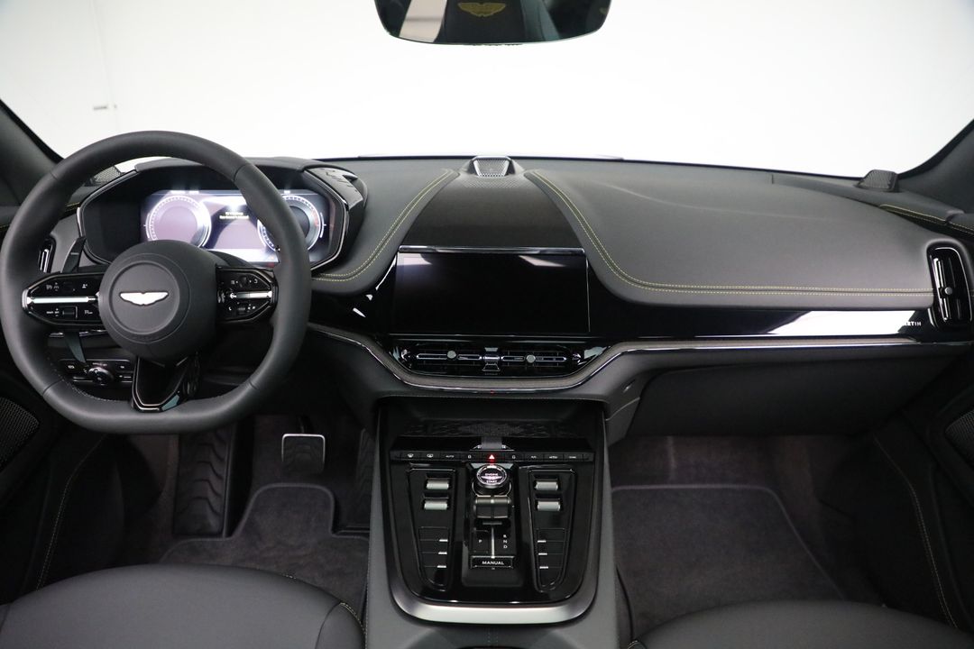2025 Aston Martin DBX