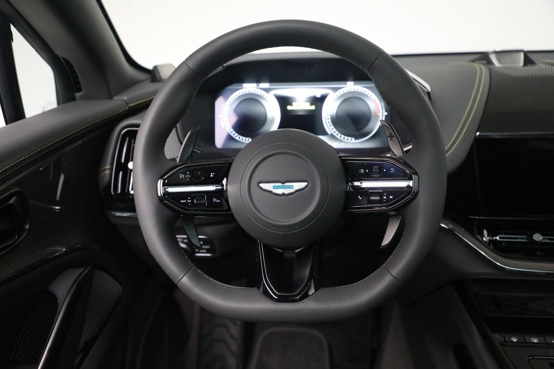 2025 Aston Martin DBX