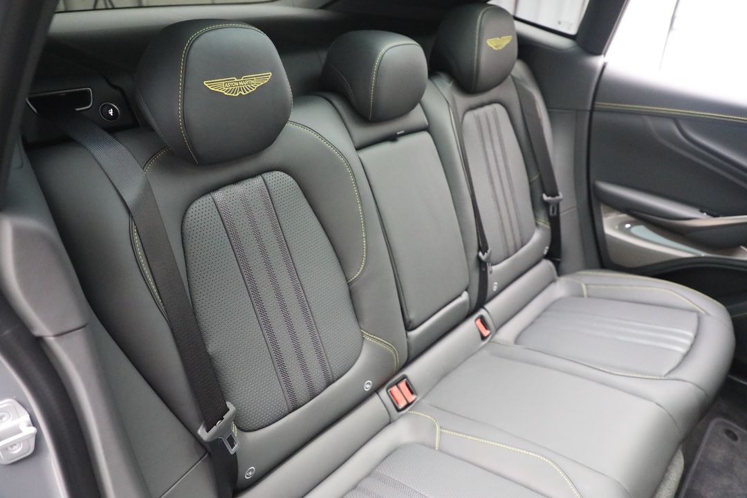 2025 Aston Martin DBX
