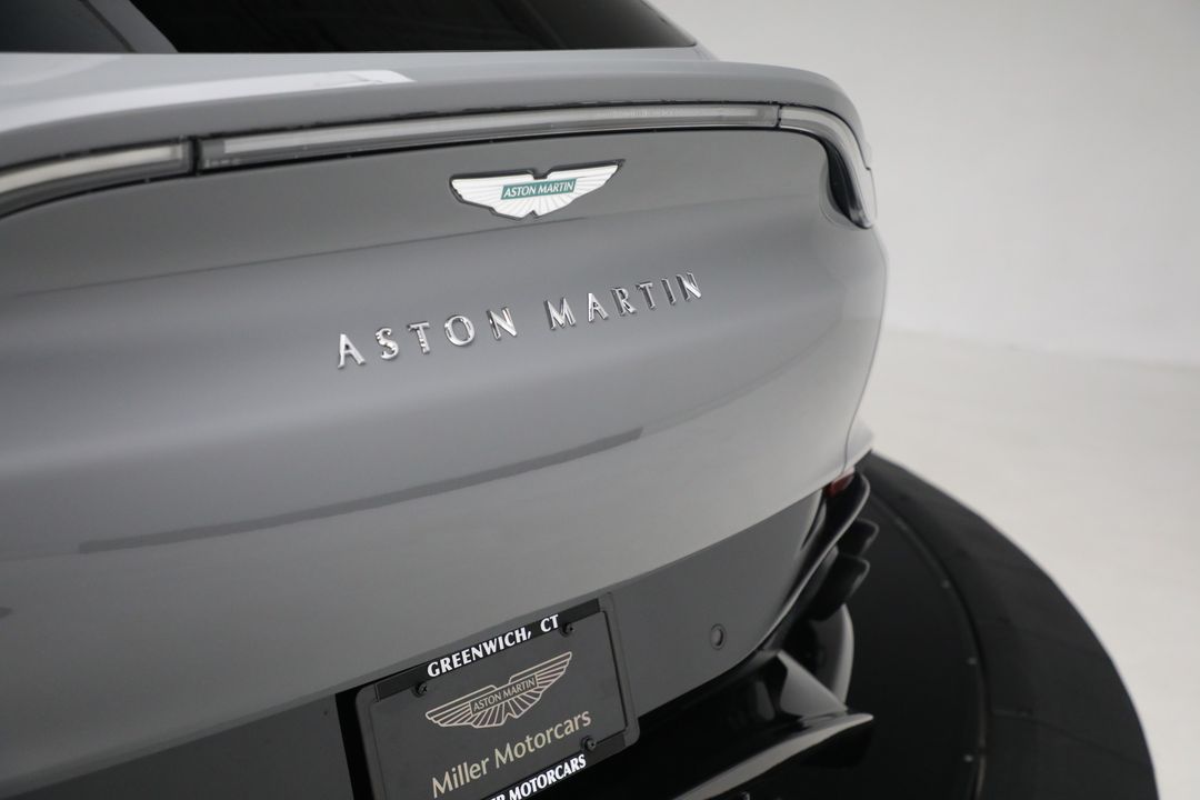 2025 Aston Martin DBX