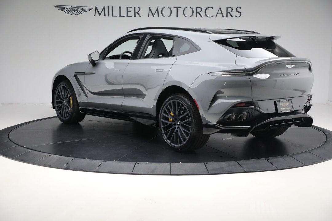 2025 Aston Martin DBX