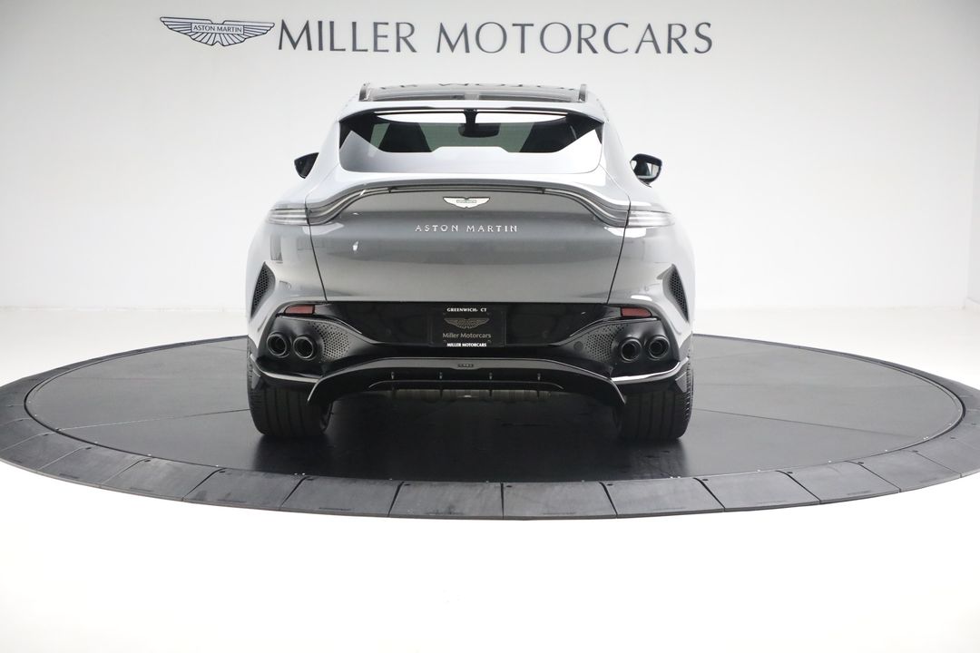 2025 Aston Martin DBX