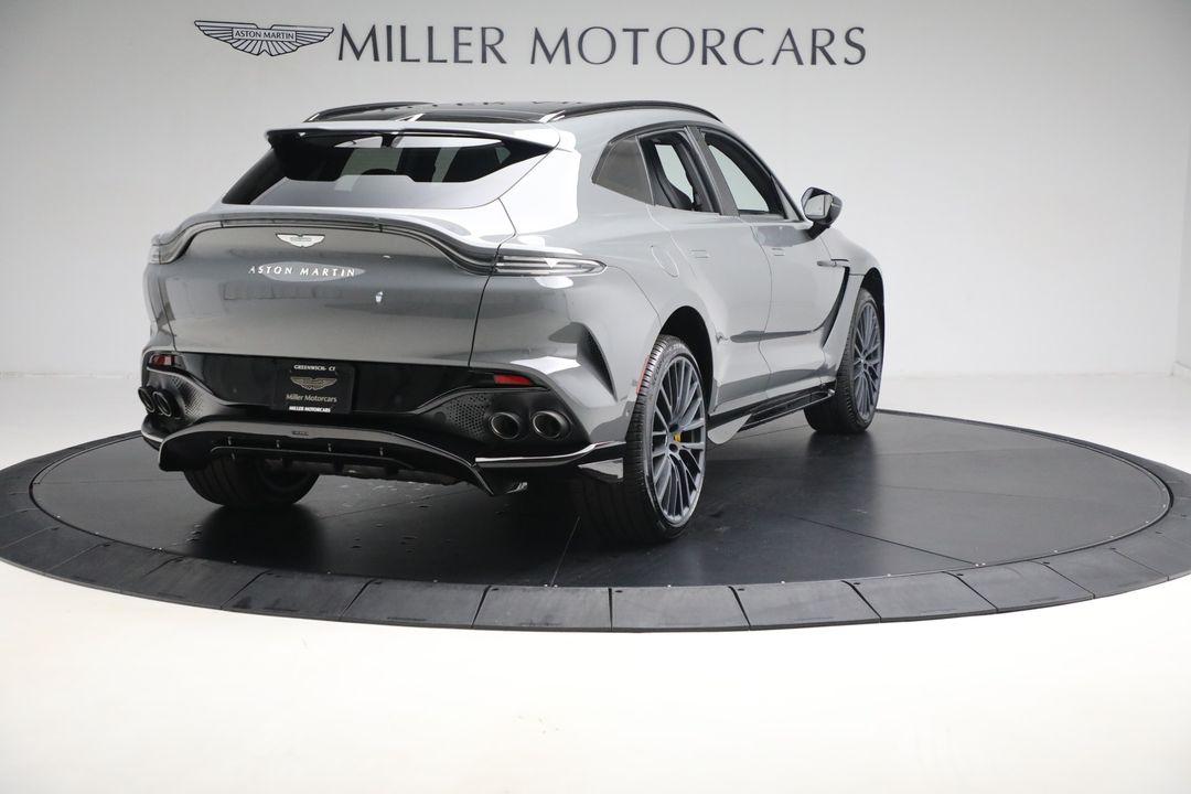 2025 Aston Martin DBX