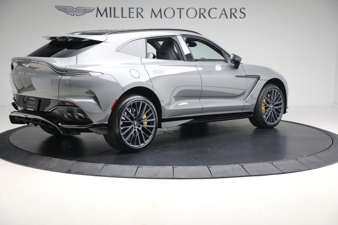 2025 Aston Martin DBX