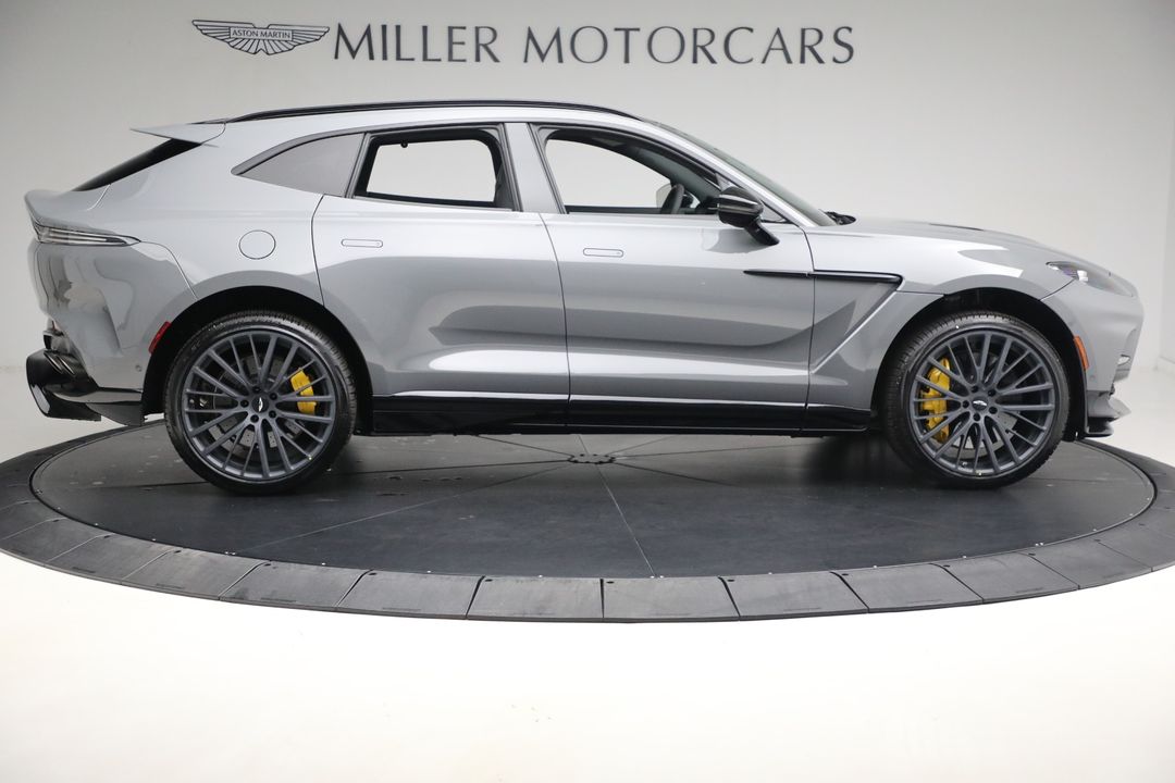 2025 Aston Martin DBX