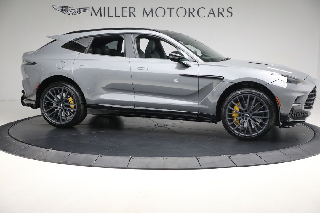 2025 Aston Martin DBX