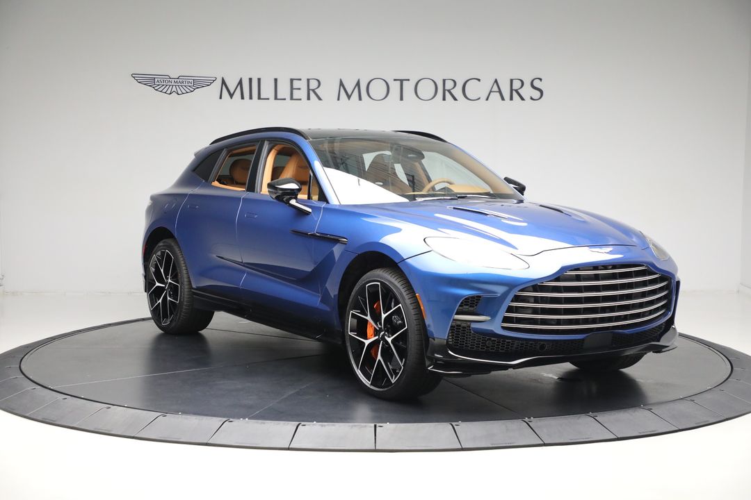 2025 Aston Martin DBX