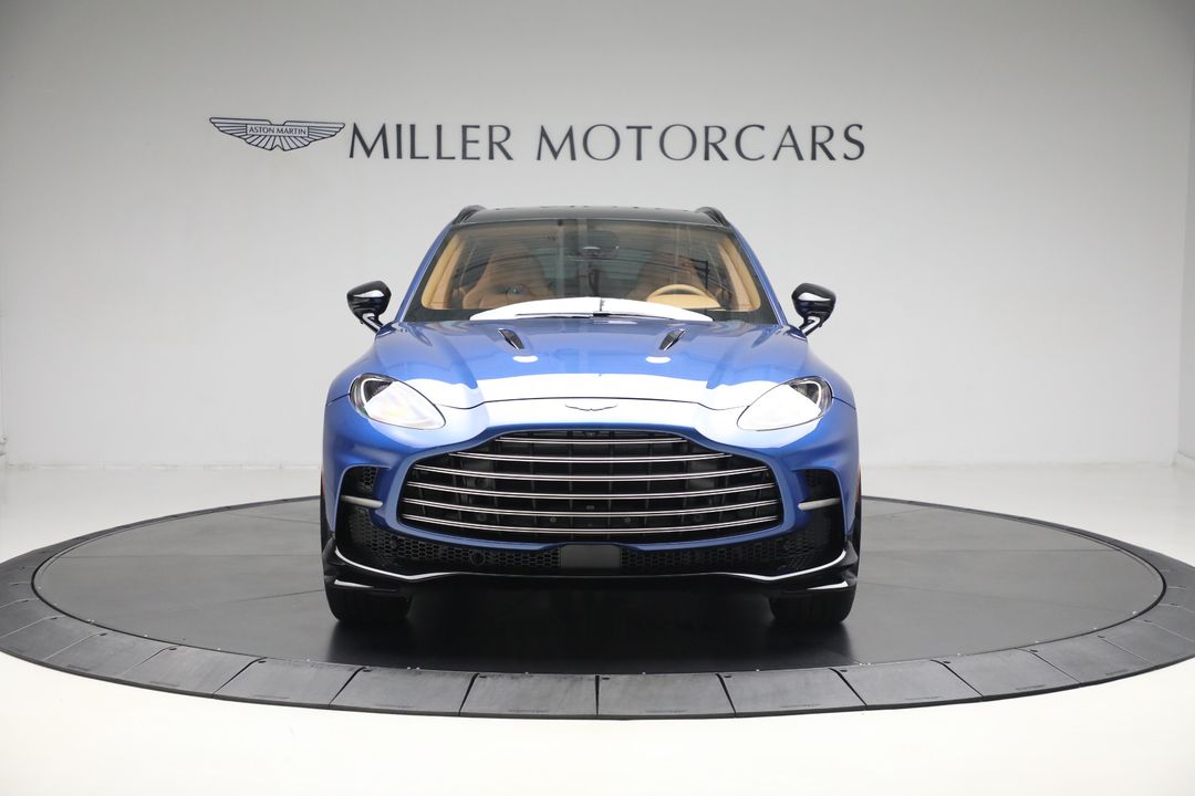 2025 Aston Martin DBX