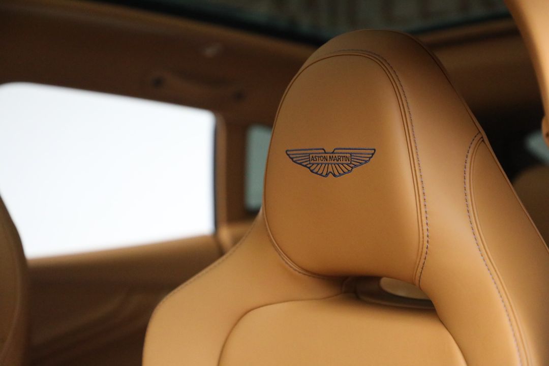 2025 Aston Martin DBX