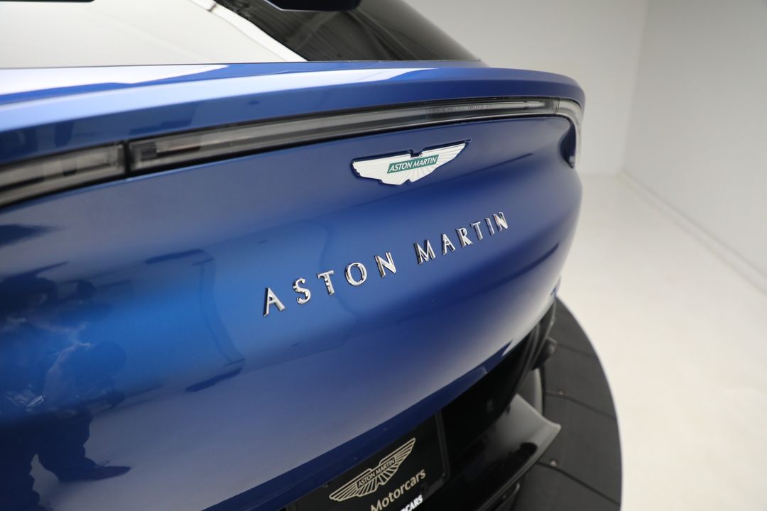 2025 Aston Martin DBX