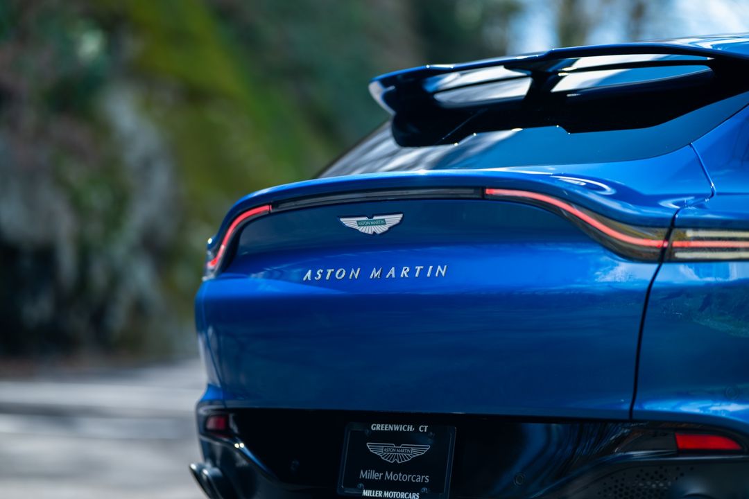2025 Aston Martin DBX