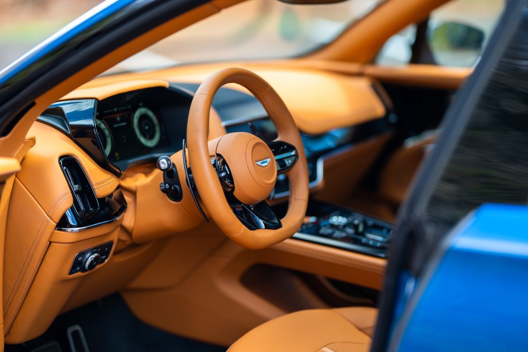 2025 Aston Martin DBX