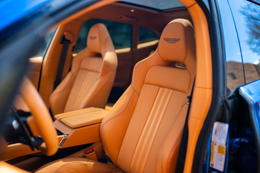 2025 Aston Martin DBX