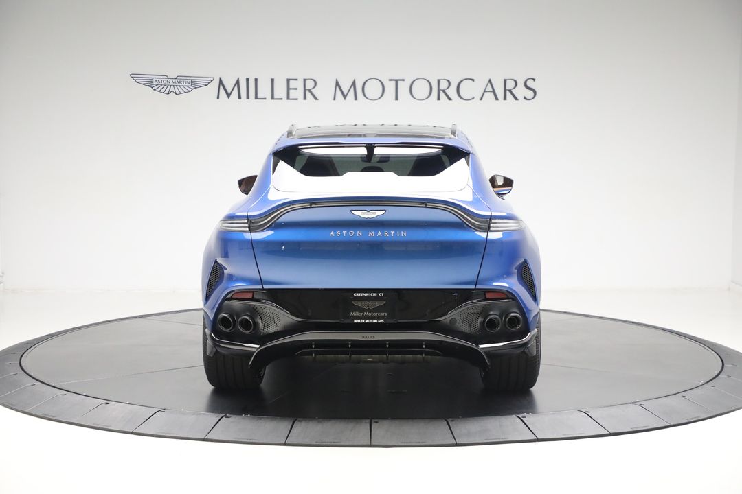 2025 Aston Martin DBX