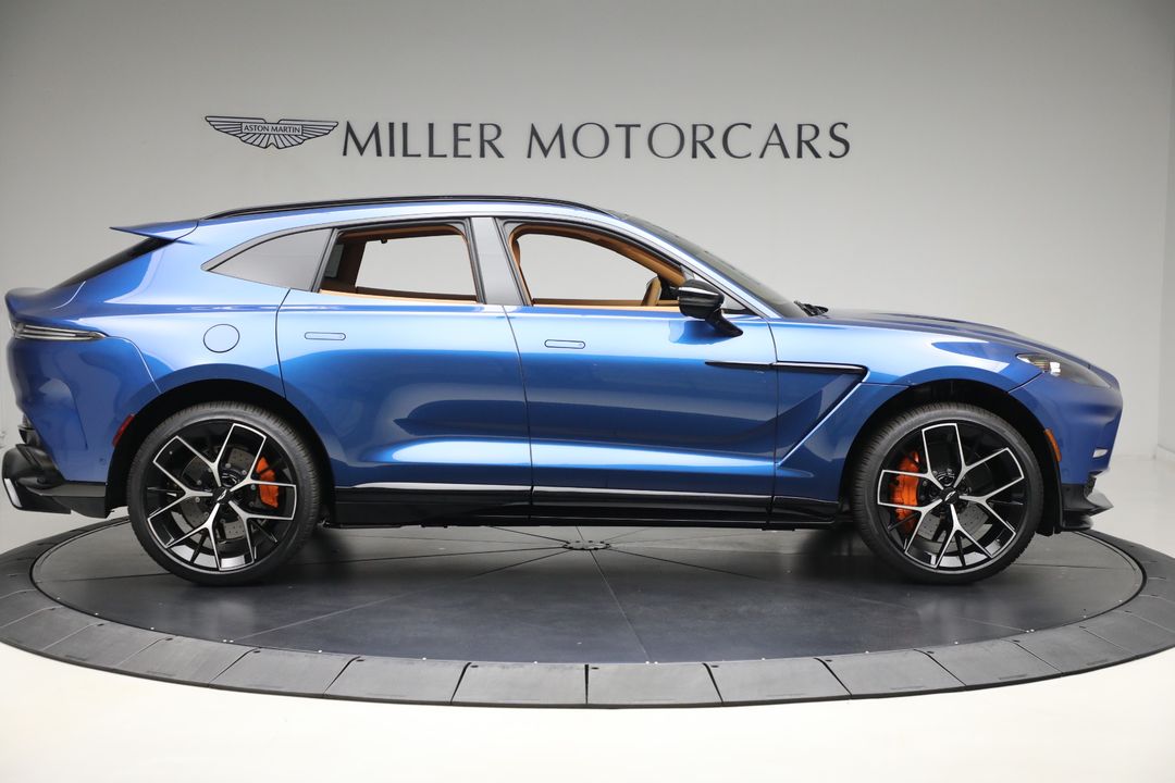 2025 Aston Martin DBX