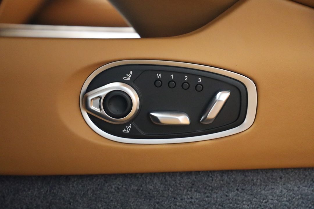 2025 Aston Martin DB12