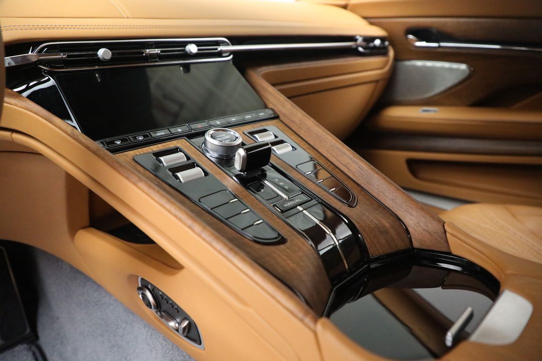 2025 Aston Martin DB12