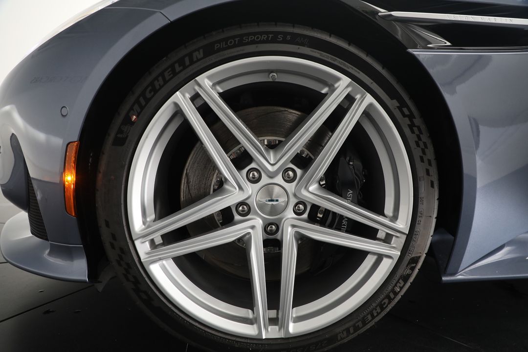 2025 Aston Martin DB12