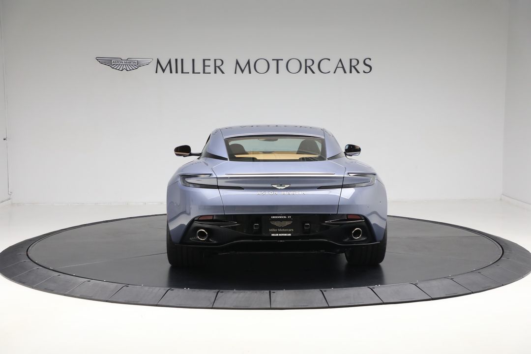 2025 Aston Martin DB12