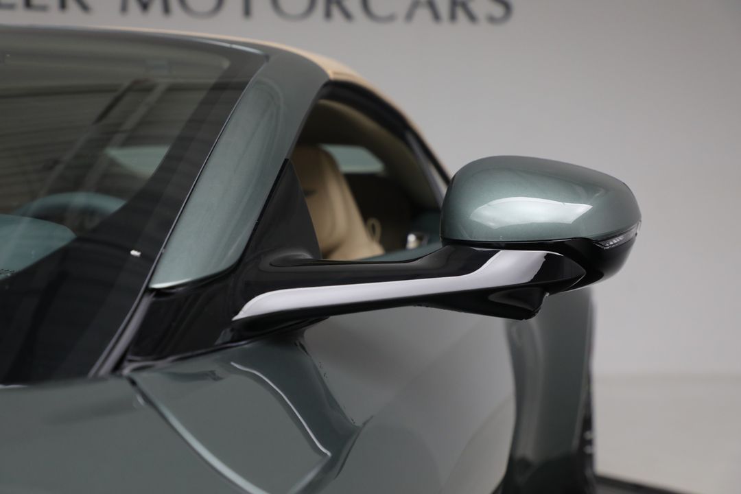 2025 Aston Martin DB12