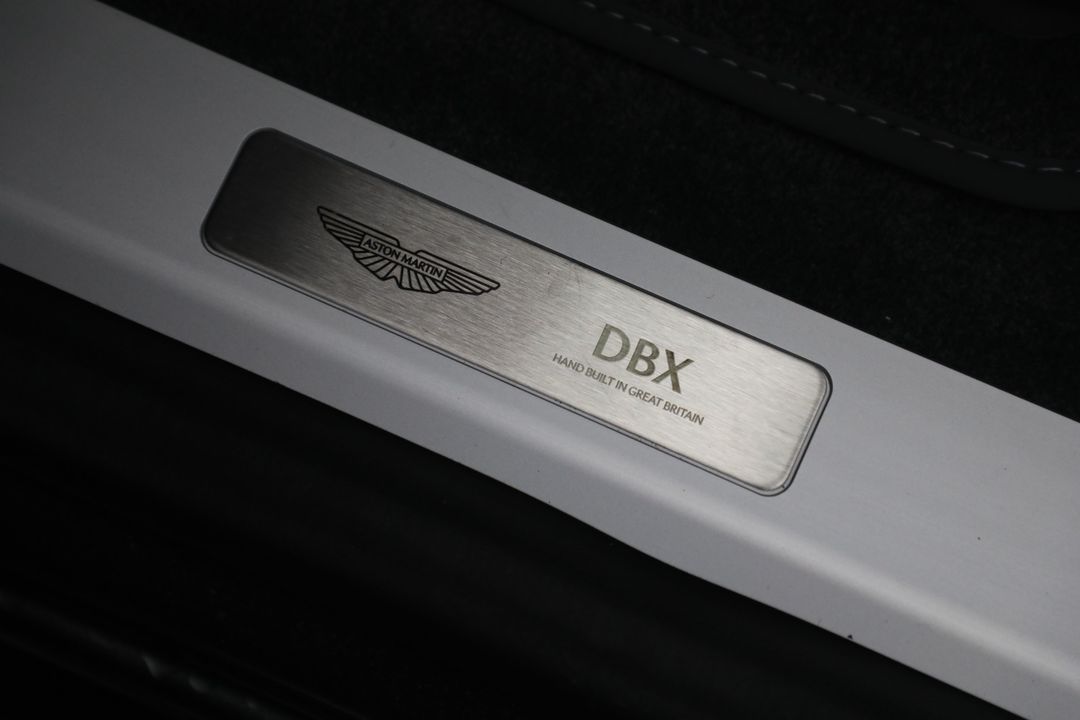 2025 Aston Martin DBX