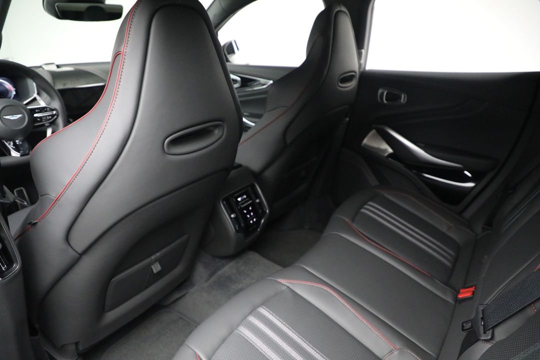 2025 Aston Martin DBX