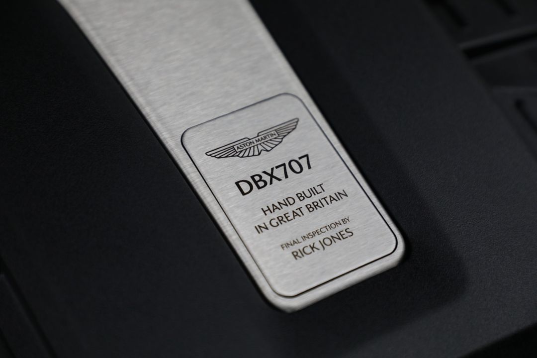2025 Aston Martin DBX