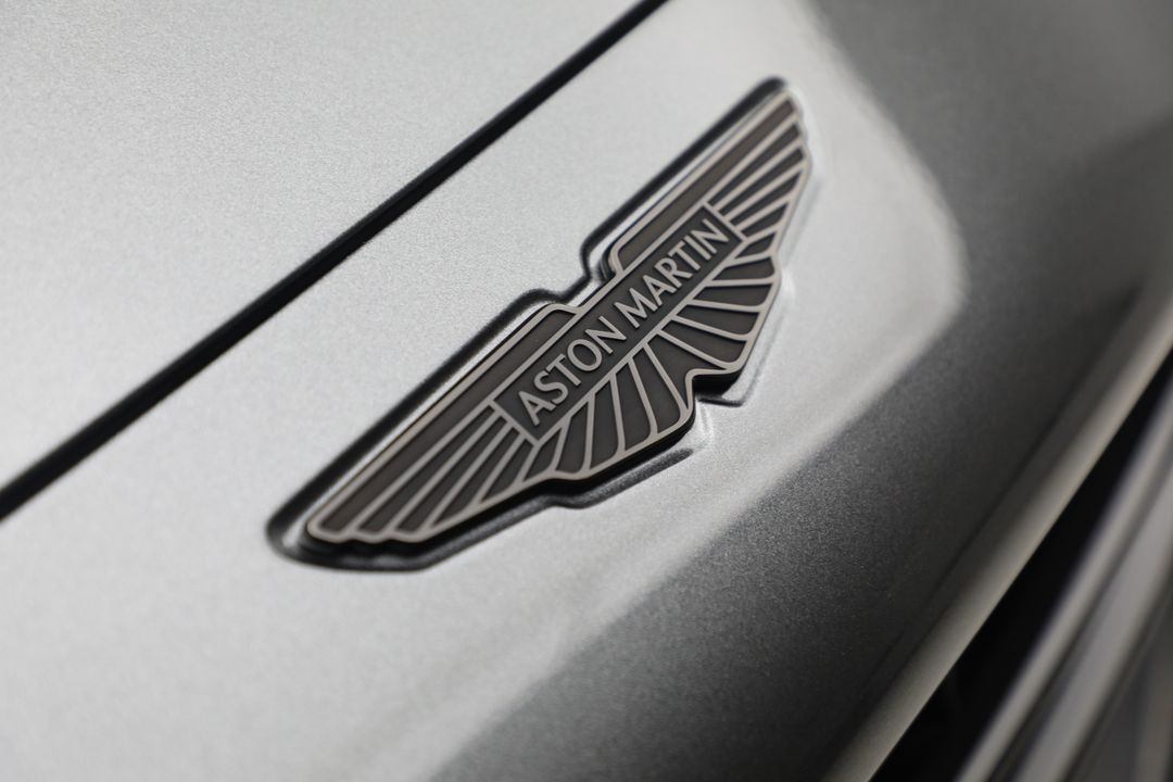 2025 Aston Martin DBX