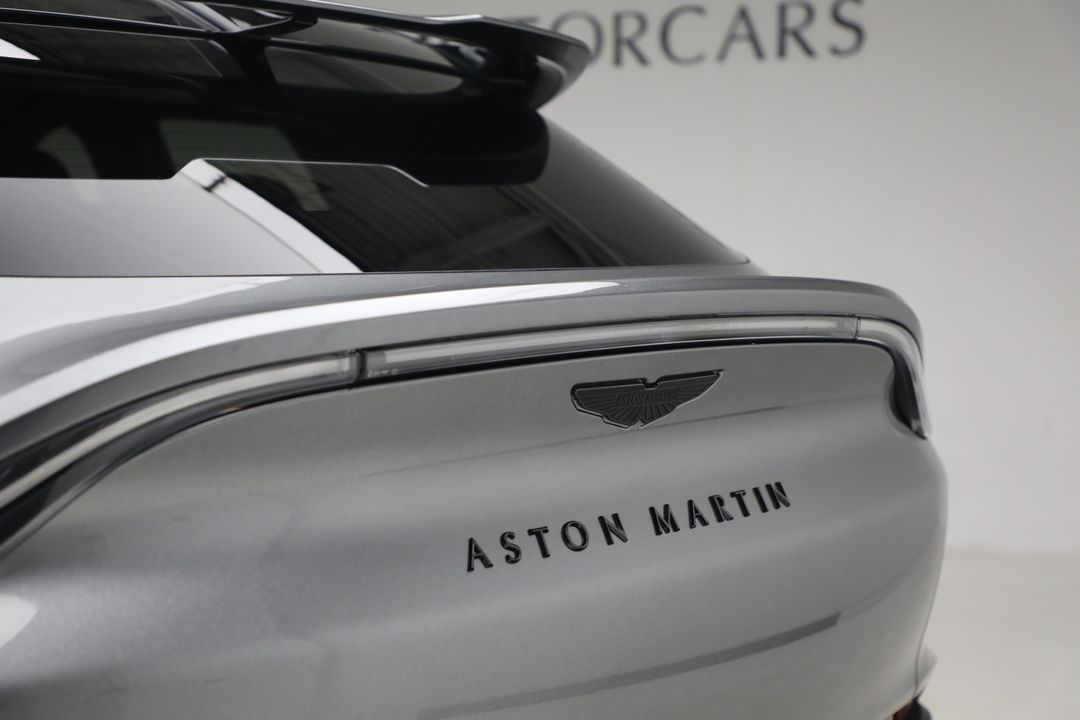 2025 Aston Martin DBX