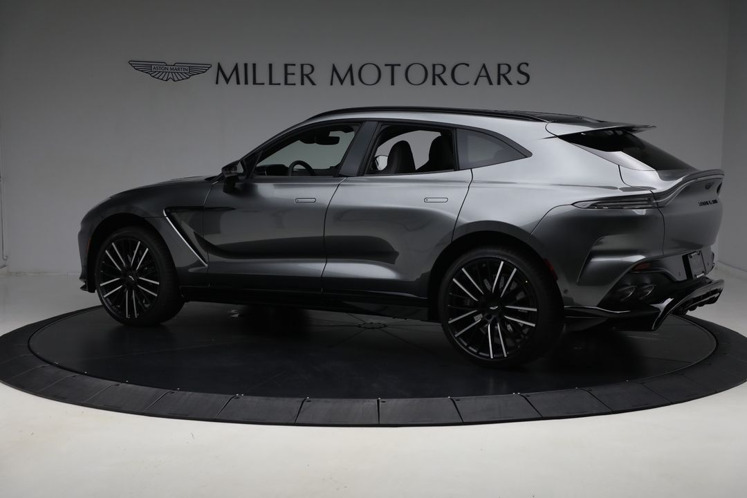 2025 Aston Martin DBX
