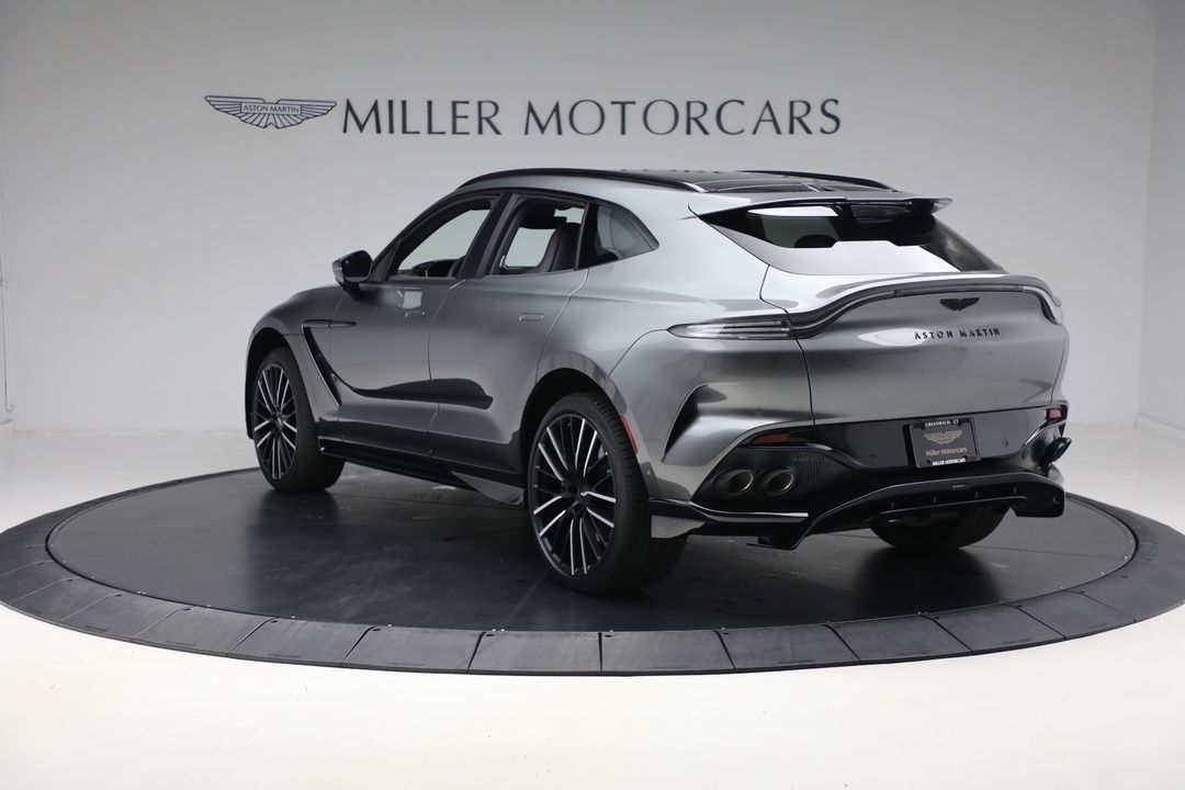 2025 Aston Martin DBX