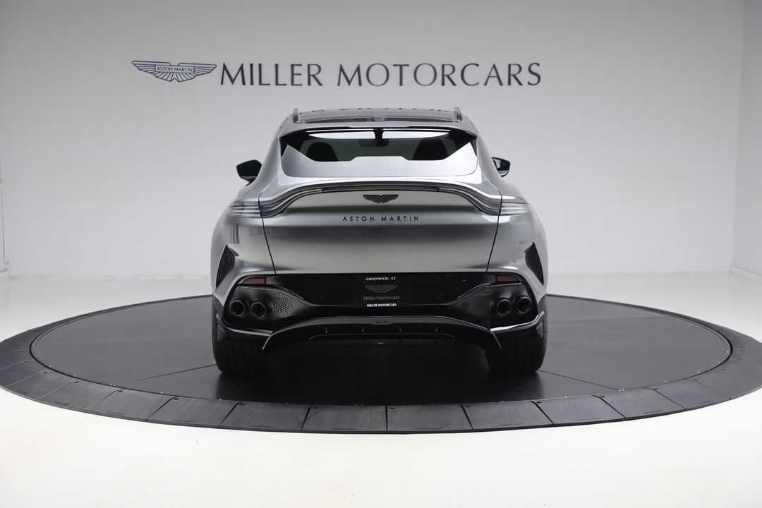 2025 Aston Martin DBX