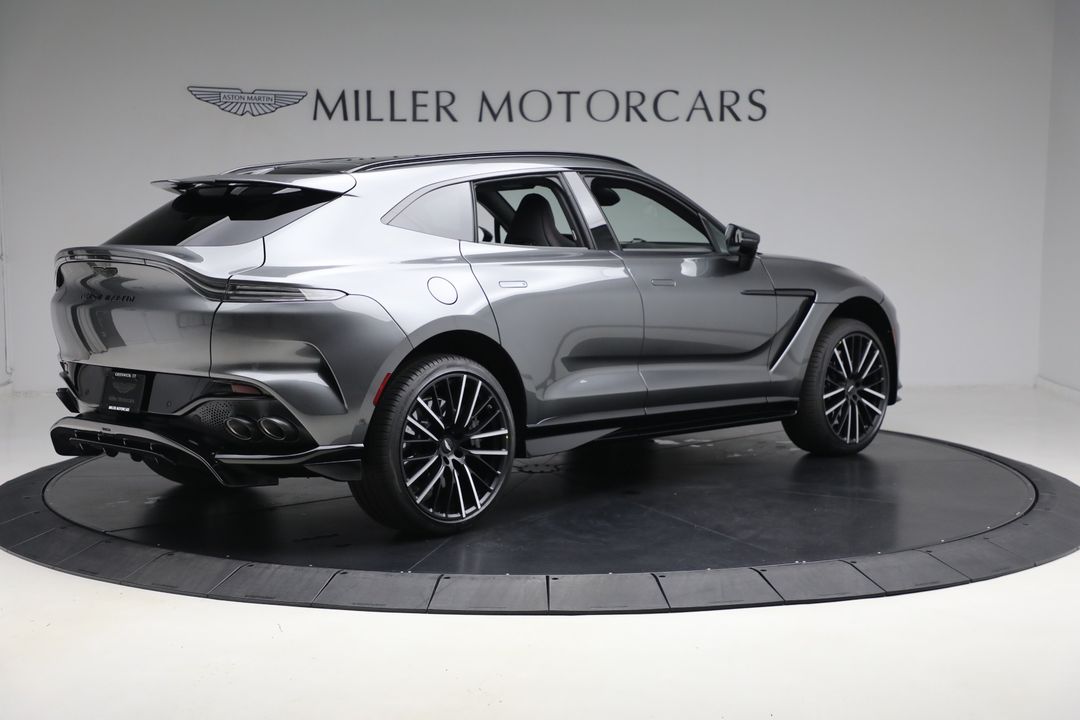 2025 Aston Martin DBX